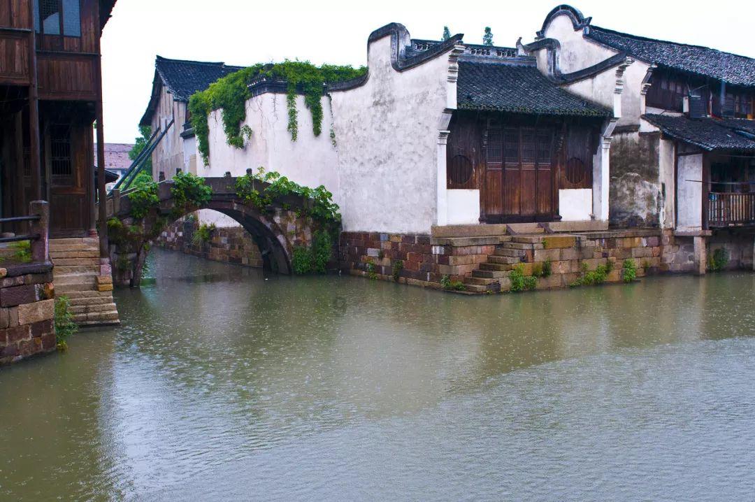 吴倩莲:从假小子到百搭女神,倔强的性格造就她与众不同的独特美